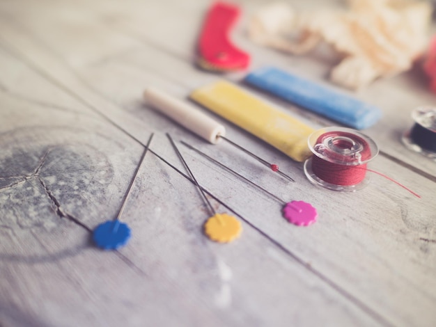 zbliżenie nici i igieł